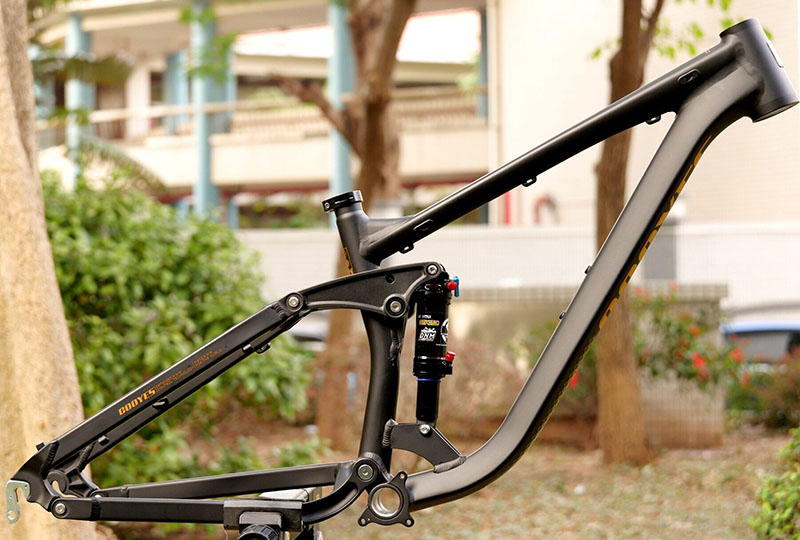 Full Suspension Bicycle Frame, - Mountain Biking Jumps 评论和价格