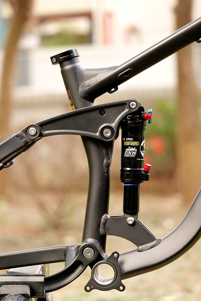 Full Suspension Bicycle Frame, - Mountain Biking Jumps 评论和价格